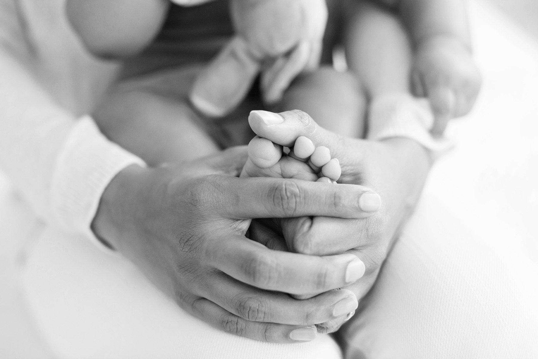 Louisville Family Photographer | Baby Photographer | Julie Brock Photography | mom holding baby's feet.jpg