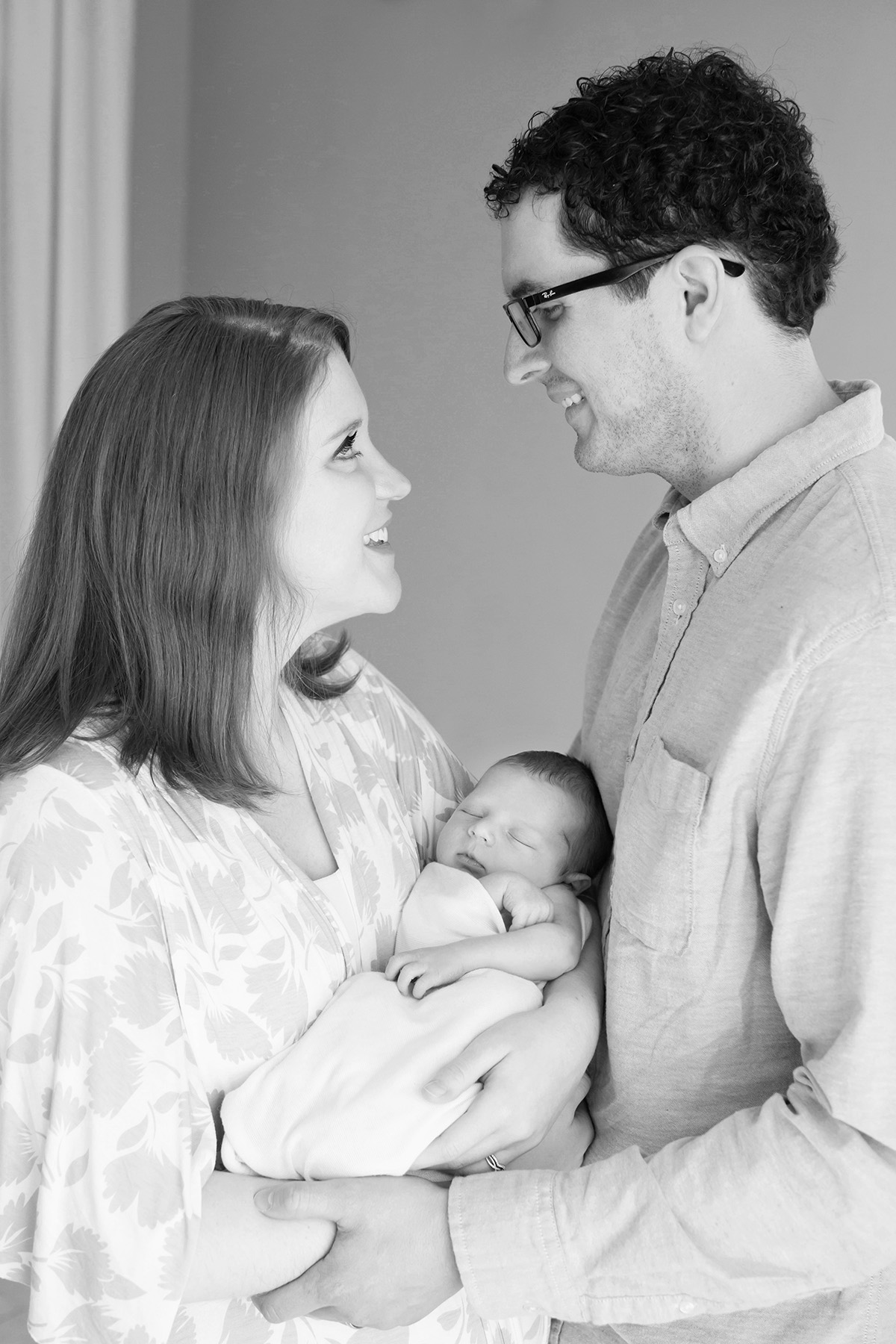 Louisville KY Photographer | Julie Brock Photography | Newborn Photographer in Louisville KY | Family Photo session in Louisville KY | mom and dad with newborn baby.jpg