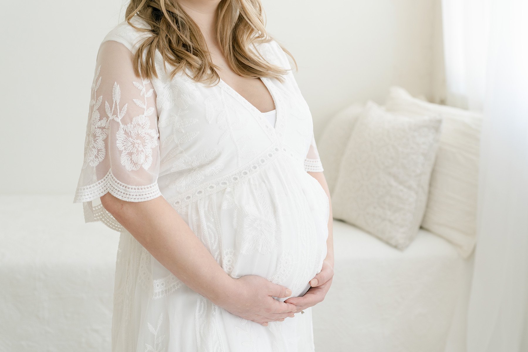 louisville-ky-maternity-photographer-perfect-lace-dress-for-photos