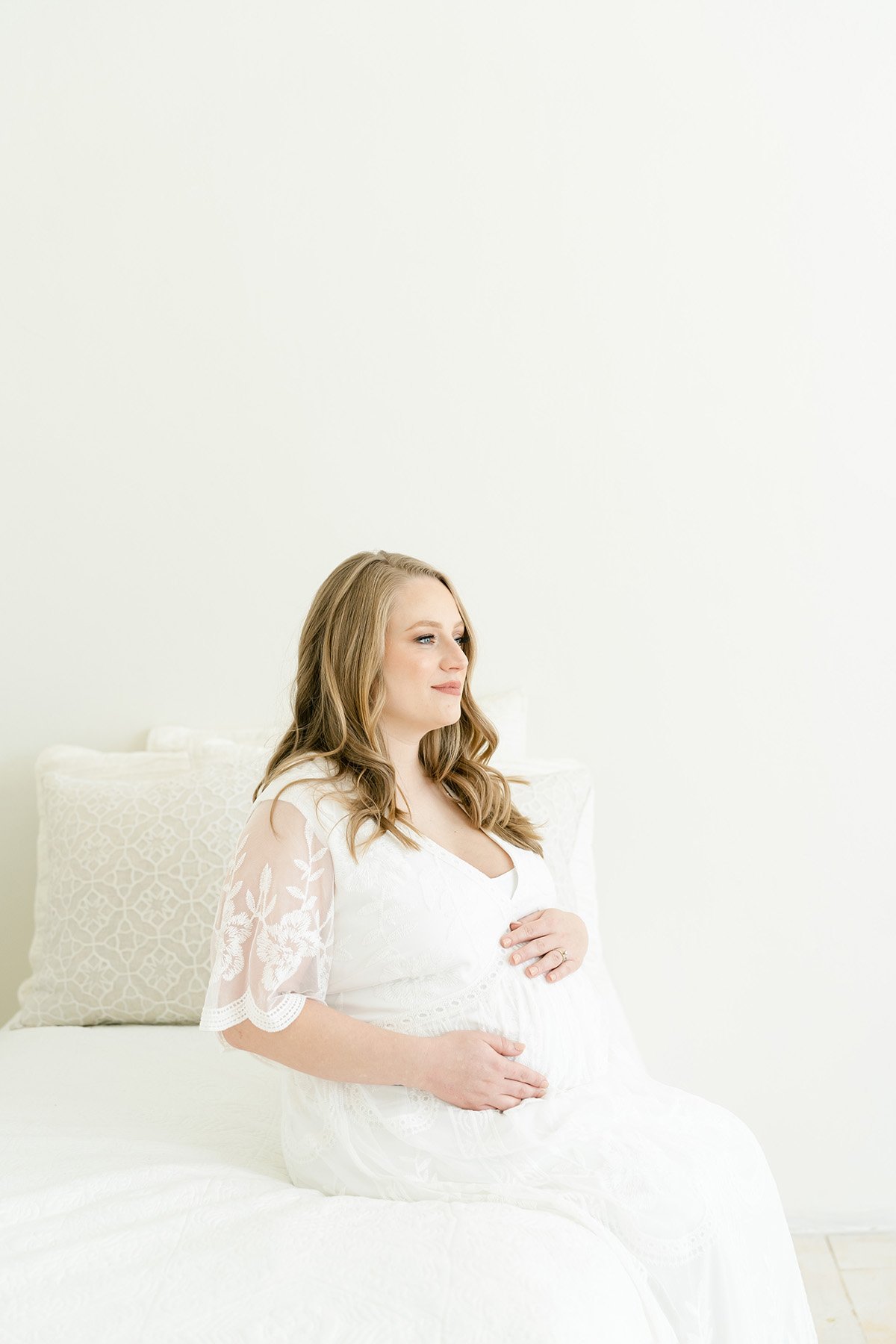 simple-fun-relaxed-maternity-pregnancy-photo-session-newborn-photographer-louisville-ky
