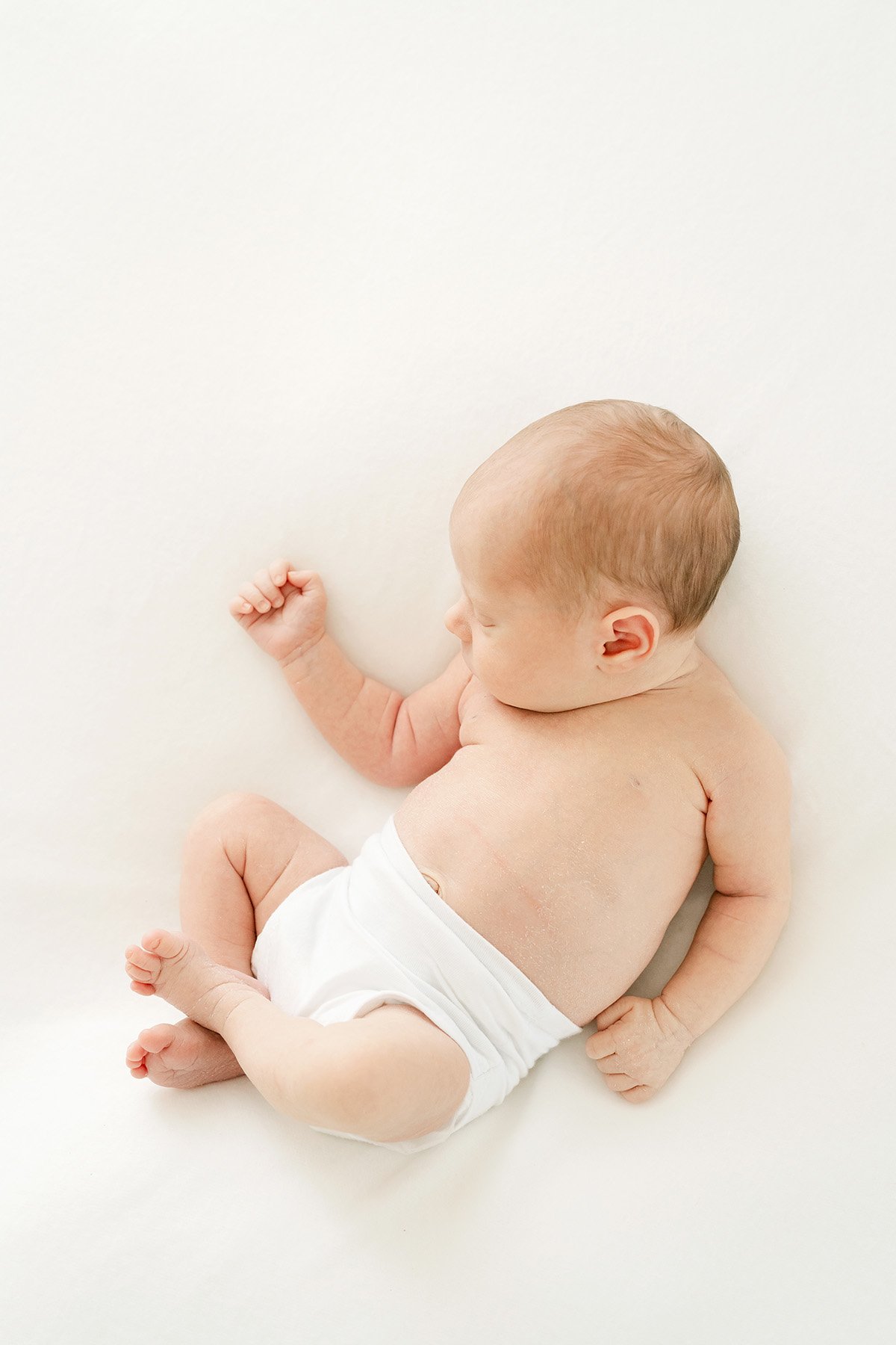 newborn-photographer-with-simple-style-louisville-ky