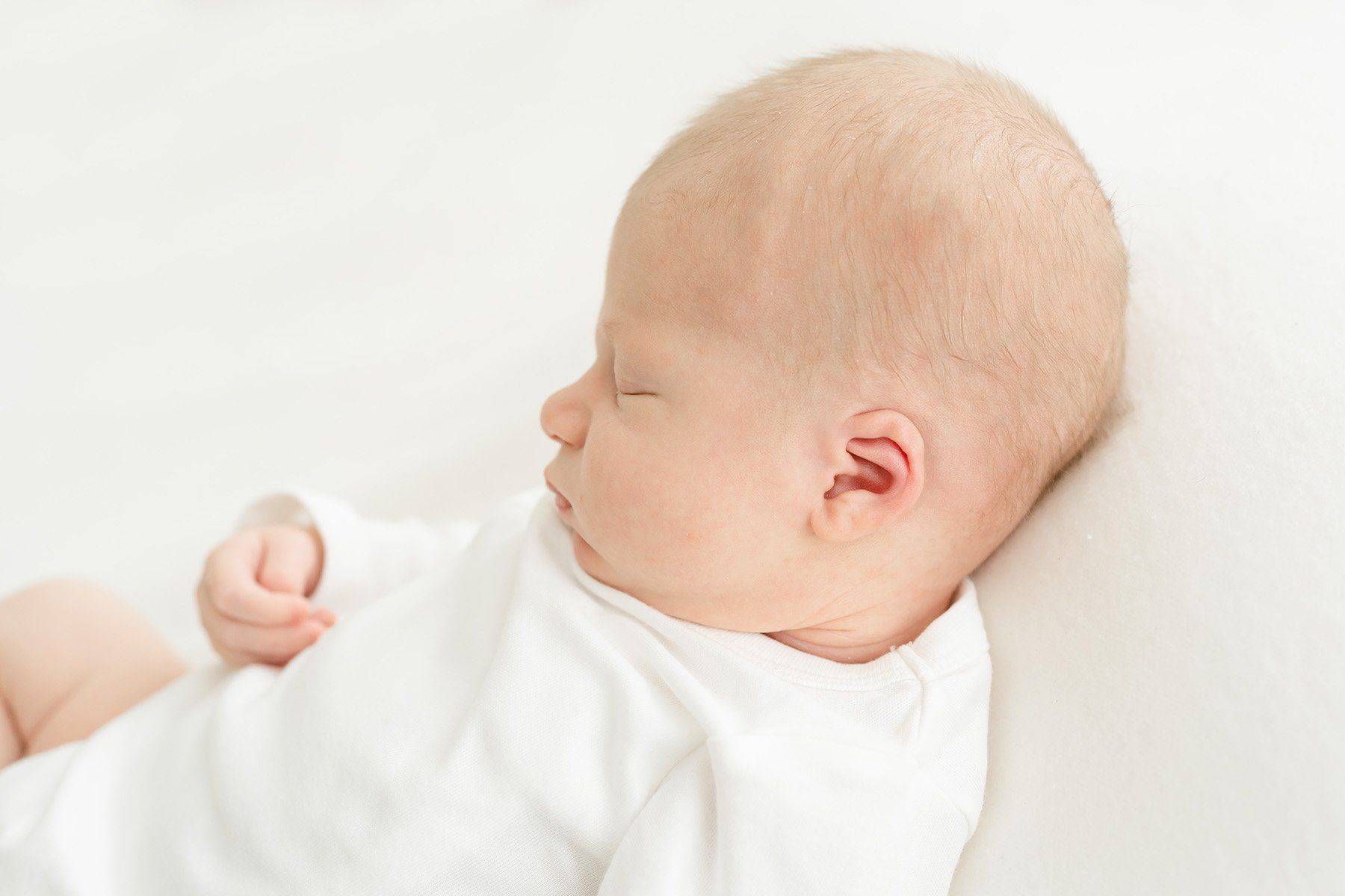 relaxed-newborn-photography-julie-brock-louisville-ky