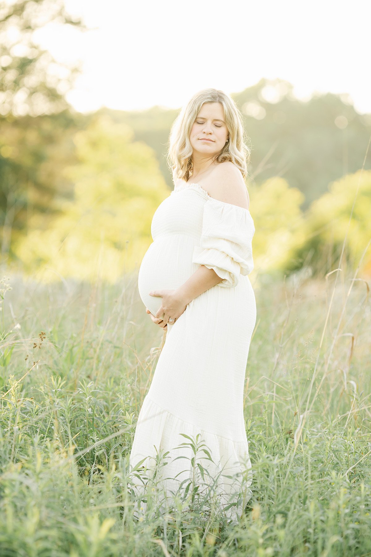 Maternity photo of pregnant mother wearing off shoulder dress from Julie Brock Photography in Louisville KY