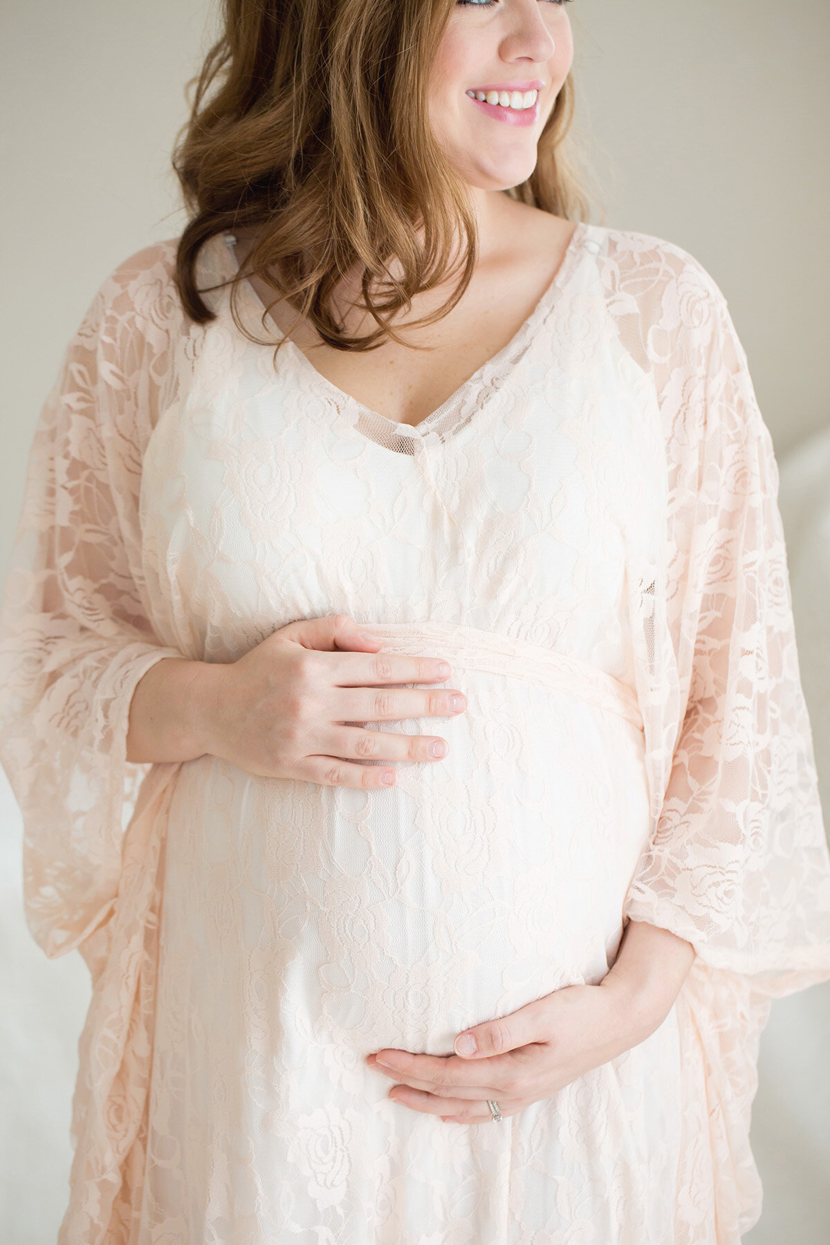 maternity-newborn-baby-first-year-photography-studio-louisville-ky-julie-brock-lace-dress-for-photo-session