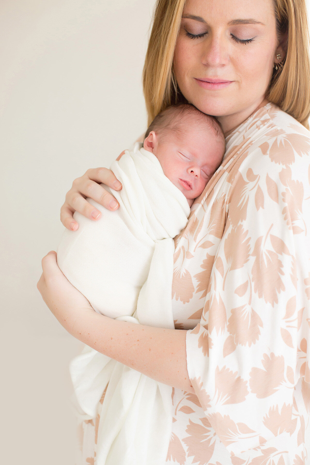 Louisville KY newborn Photographer | Julie Brock Photography | Floral dress for maternity photo session.jpg