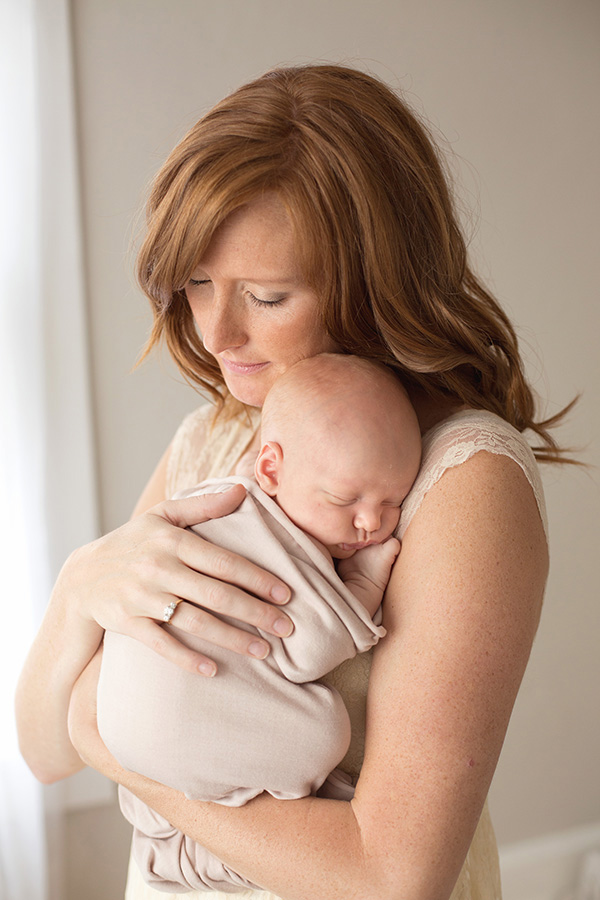 newborn-maternity-baby-first-first-year-family-photographer-julie-brock-mom-posed-with-sleeping-newborn-light-airy-photos