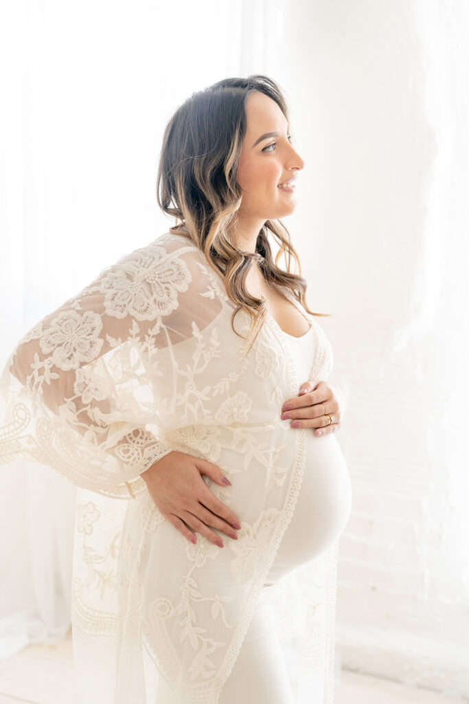 Mother wears a fitted dress from Julie Brock, Louisville KY photographer, for maternity photo session.
