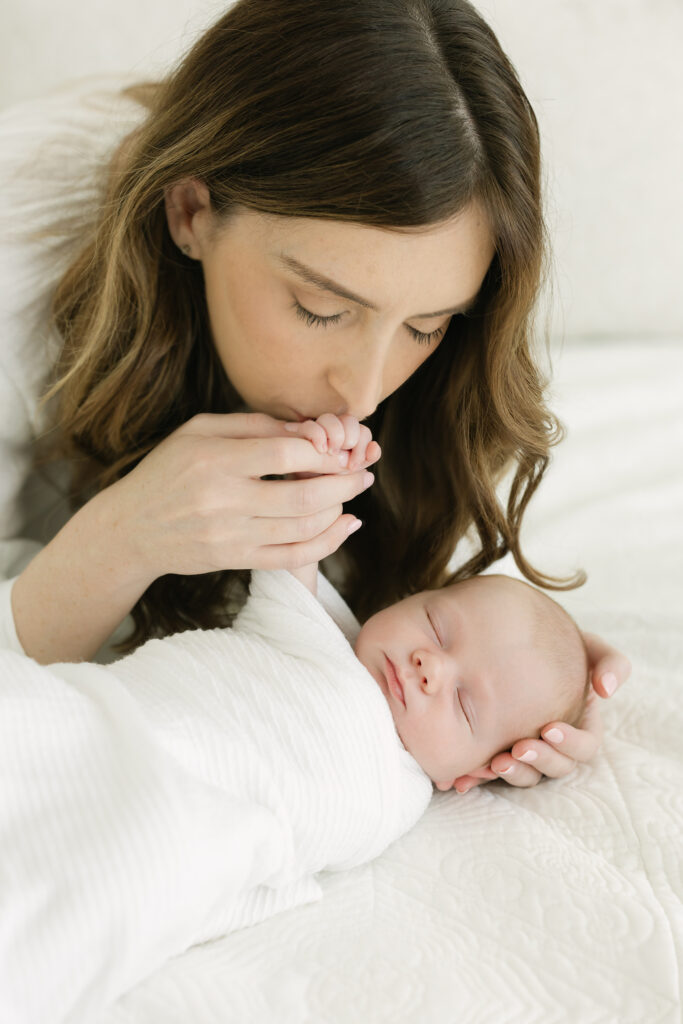 natural simple newborn photography louisville 1 : Louisville Newborn Photography Studio